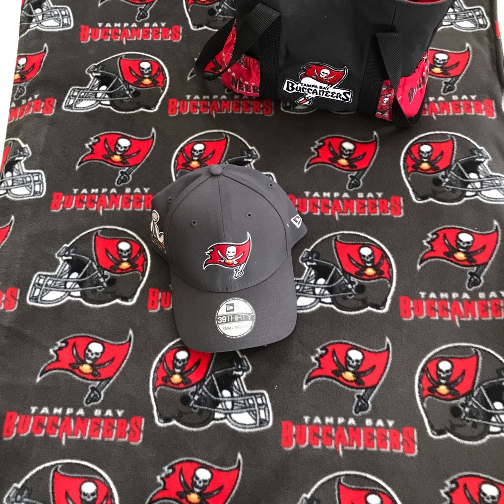 Sports Bag,Cap, and Blanket Bundle - Picture 2 of 5